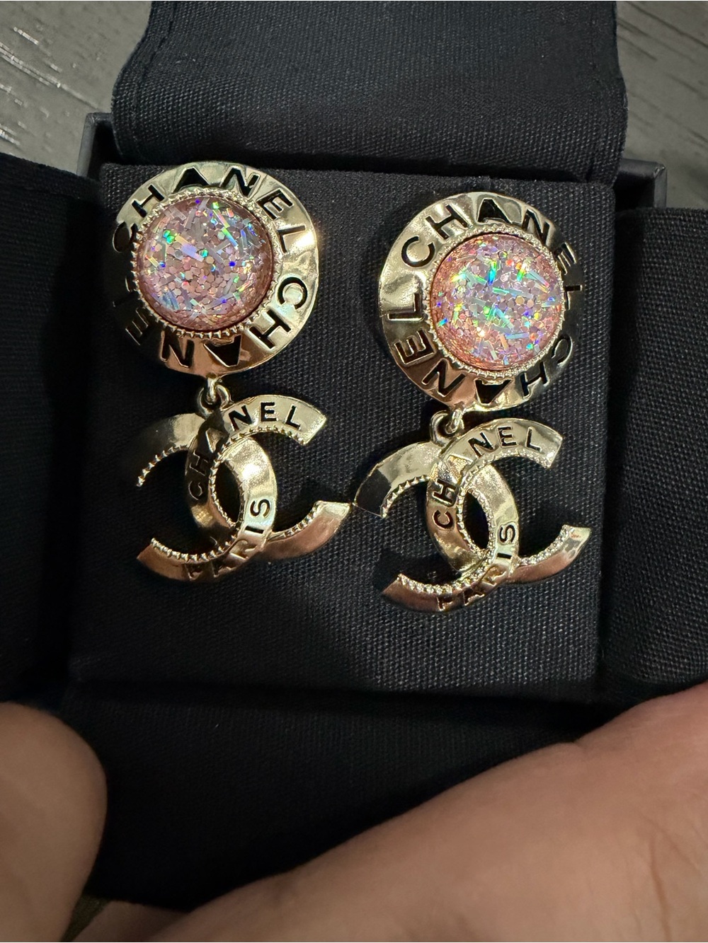 🔥SOLD🔥Chanel pink and gold earrings - Picture 2 of 5